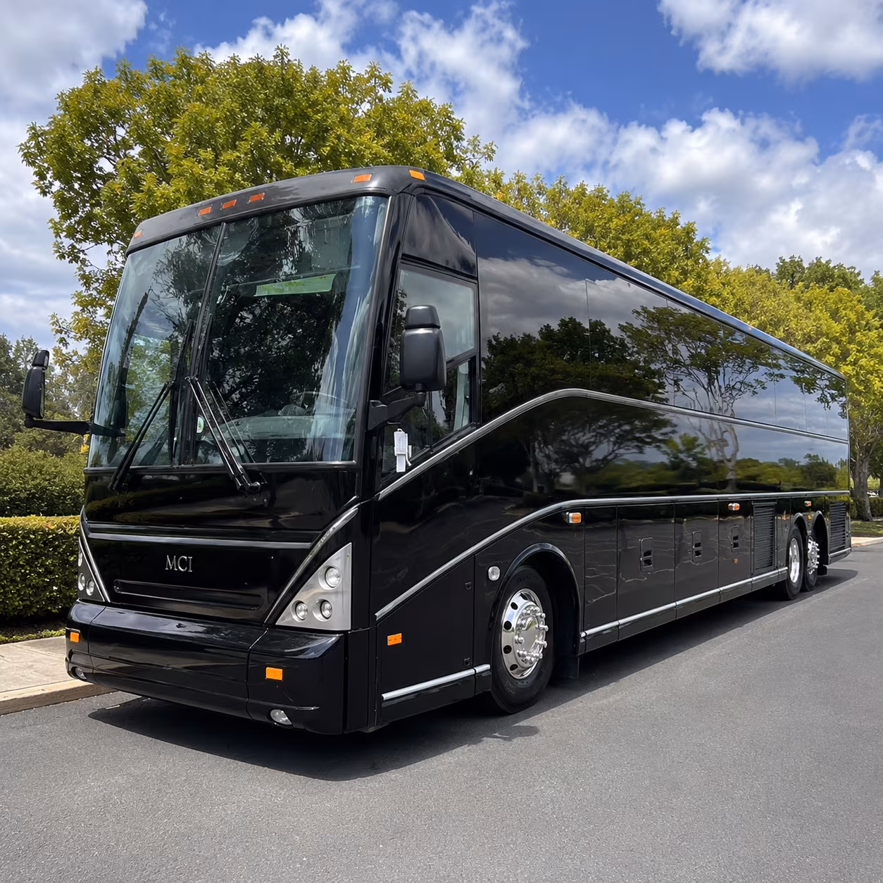bus rentals for the drive to azura amphitheater in bonner springs